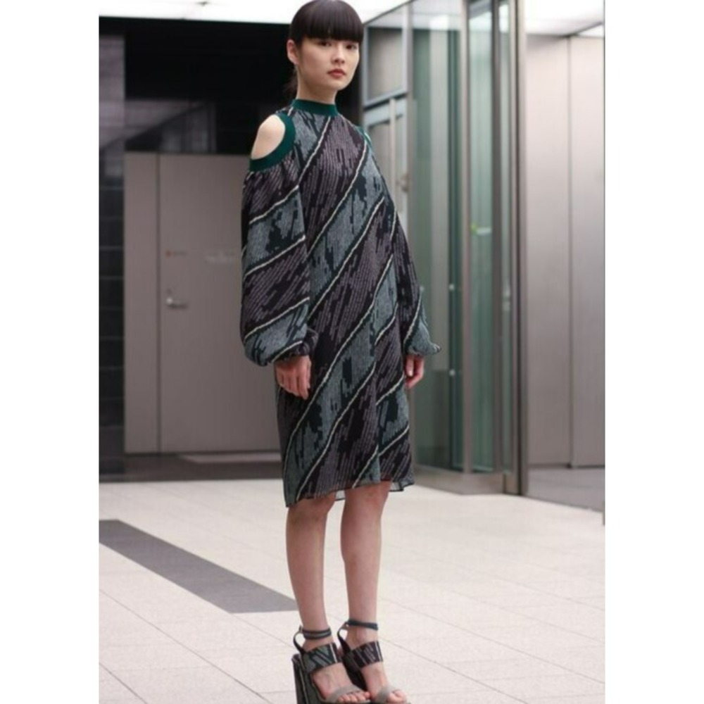 ADEAM Japan Green stripe Geo-print cold shoulder blouson sleeve shift dress  L